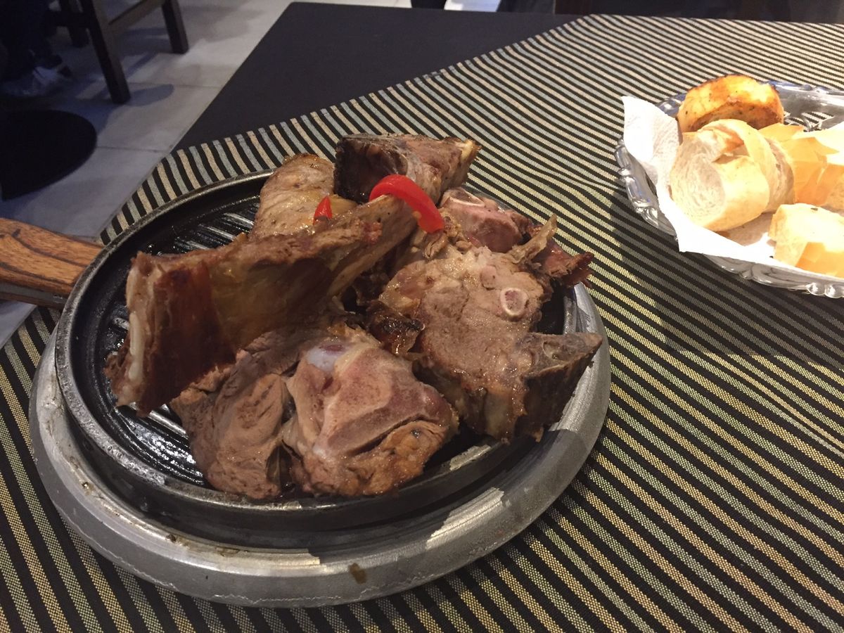 アルゼンチン カラファテの街をベースに氷河ツアーが楽しめます。
この街の...