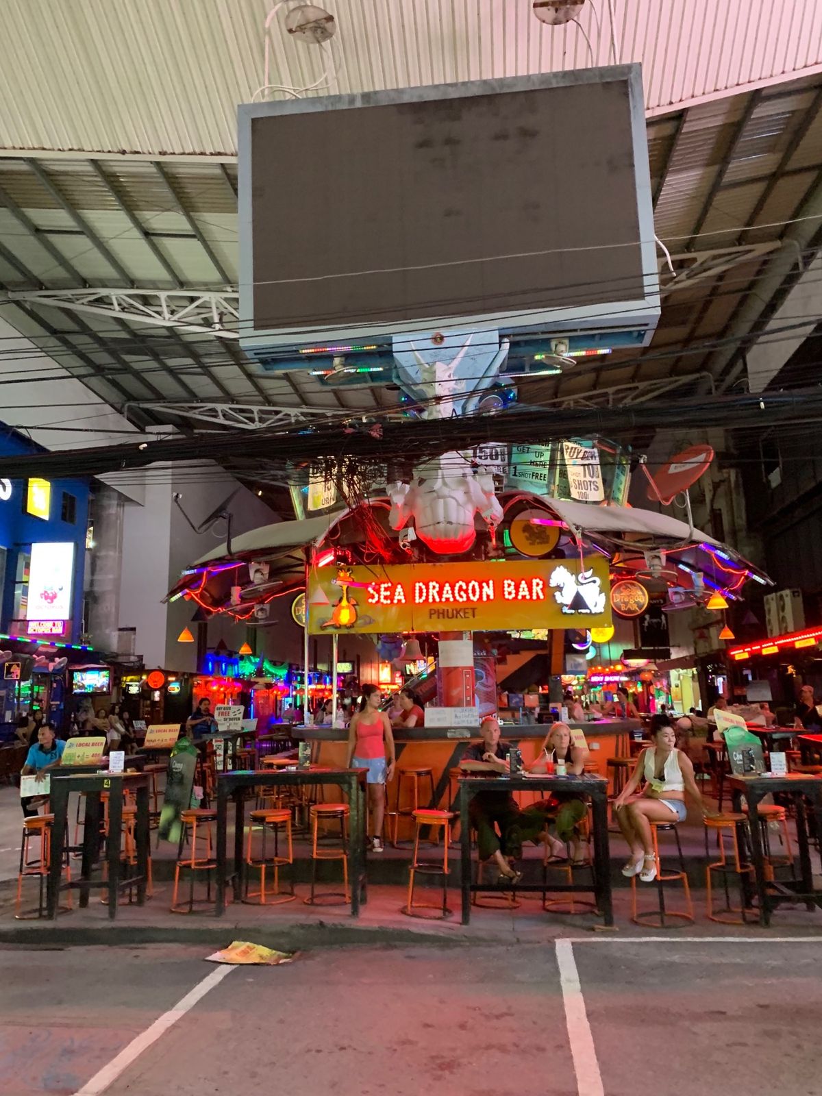 プーケット到着！

1日目
＊ぞうさんに乗った
＊ホテルチェックイン
＊パ...