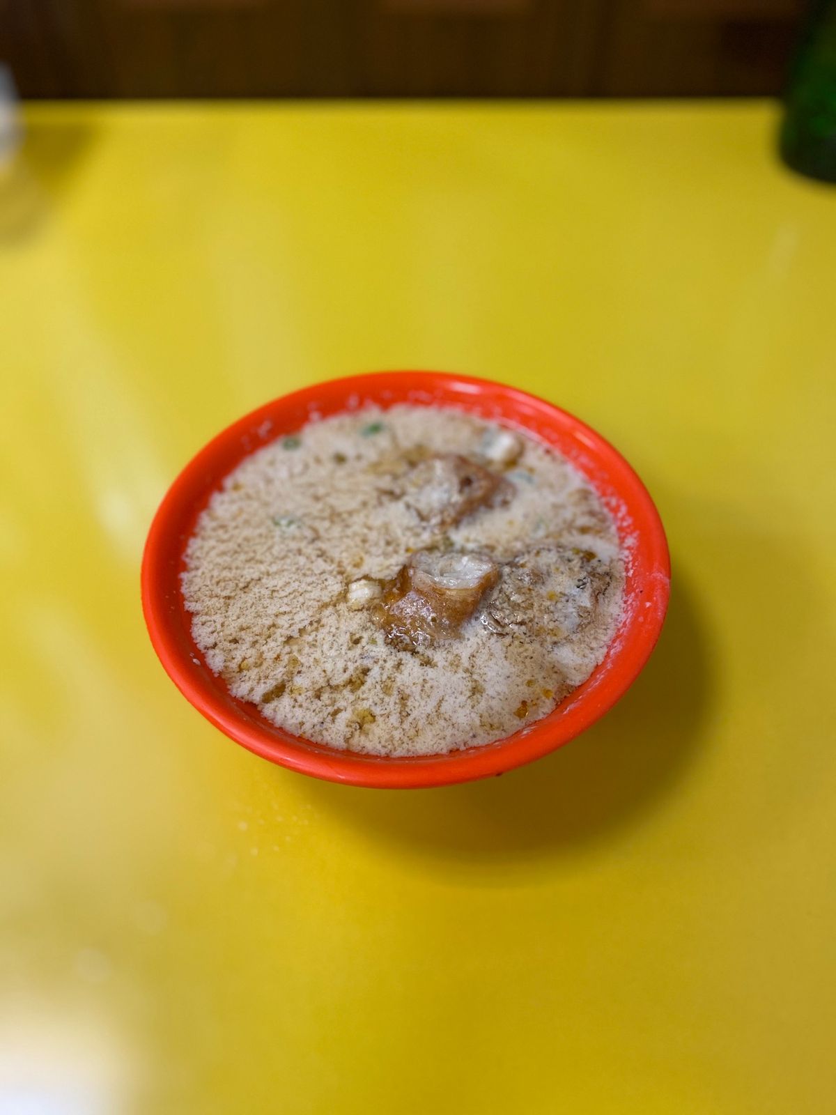 雨が止んだので、朝ごはんへ。
ホテル近くで豆乳スープ。

世界豆漿大王