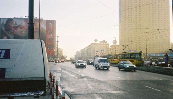 ポーランド・ワルシャワ「2002年 EU加盟前のポーランド　悲しきポーランドの歴史とアウシュビッツ強制収容所」の写真：朝のワルシャワ。 
霧が凄いです。