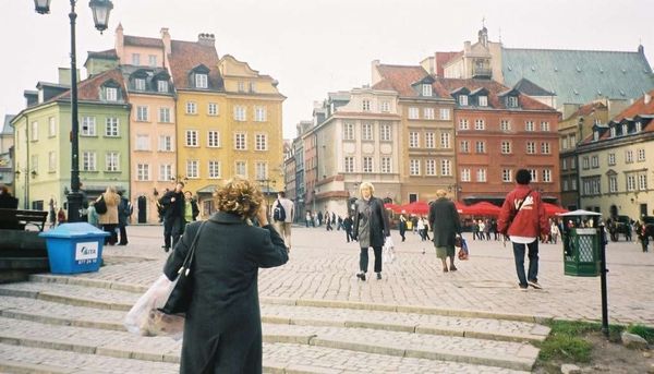 ポーランド・ワルシャワ「2002年 EU加盟前のポーランド　悲しきポーランドの歴史とアウシュビッツ強制収容所」の写真：歴史地区と言いながら、何度も破壊され二次...