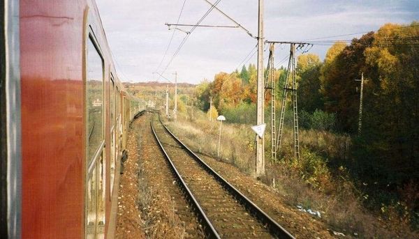 ポーランド・ワルシャワ「2002年 EU加盟前のポーランド　悲しきポーランドの歴史とアウシュビッツ強制収容所」の写真：ワルシャワ～クラクフ間特急