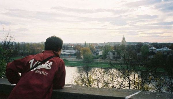 ポーランド・ワルシャワ「2002年 EU加盟前のポーランド　悲しきポーランドの歴史とアウシュビッツ強制収容所」の写真：ヴァヴェル城からヴィスワ川を眺める