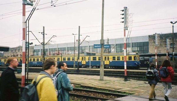 ポーランド・ワルシャワ「2002年 EU加盟前のポーランド　悲しきポーランドの歴史とアウシュビッツ強制収容所」の写真：クラクフからオシフィエンチム（ドイツ名ア...