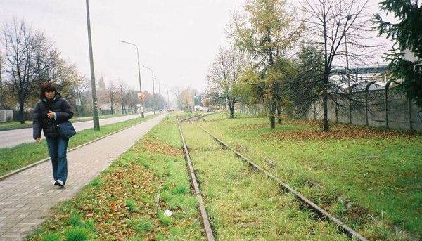 ポーランド・ワルシャワ「2002年 EU加盟前のポーランド　悲しきポーランドの歴史とアウシュビッツ強制収容所」の写真：駅から歩いて収容所まで