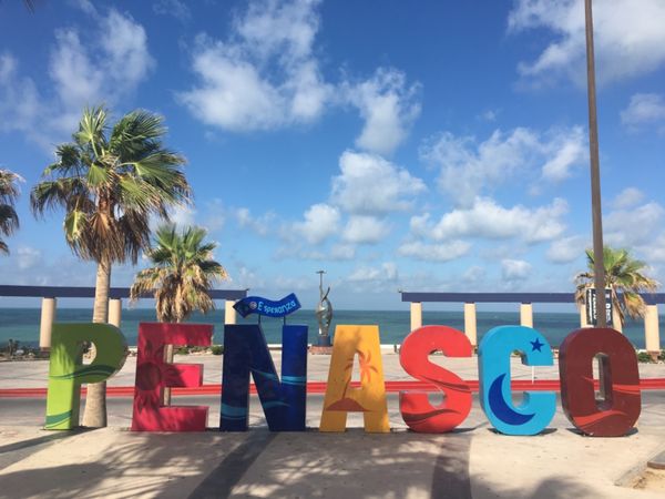 メキシコ・メキシコ、プエルトペニャスコ「メキシコ・プエルトペニャスコ」の写真：プエルトペニャスコの街中散策！その3