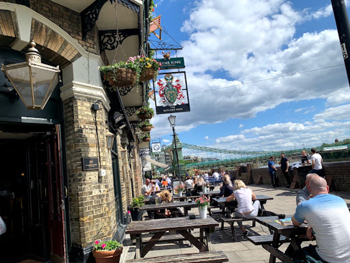 ハマースミスで何をしたかというと
映画 ボヘミアンラプソディーのロケ地付近...