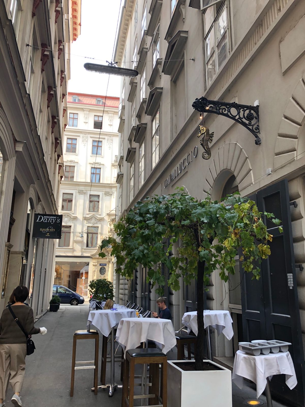 5日目はお買い物デー🛍
旧市街周辺を散策。
まずは日本人御用達免税店Wal...