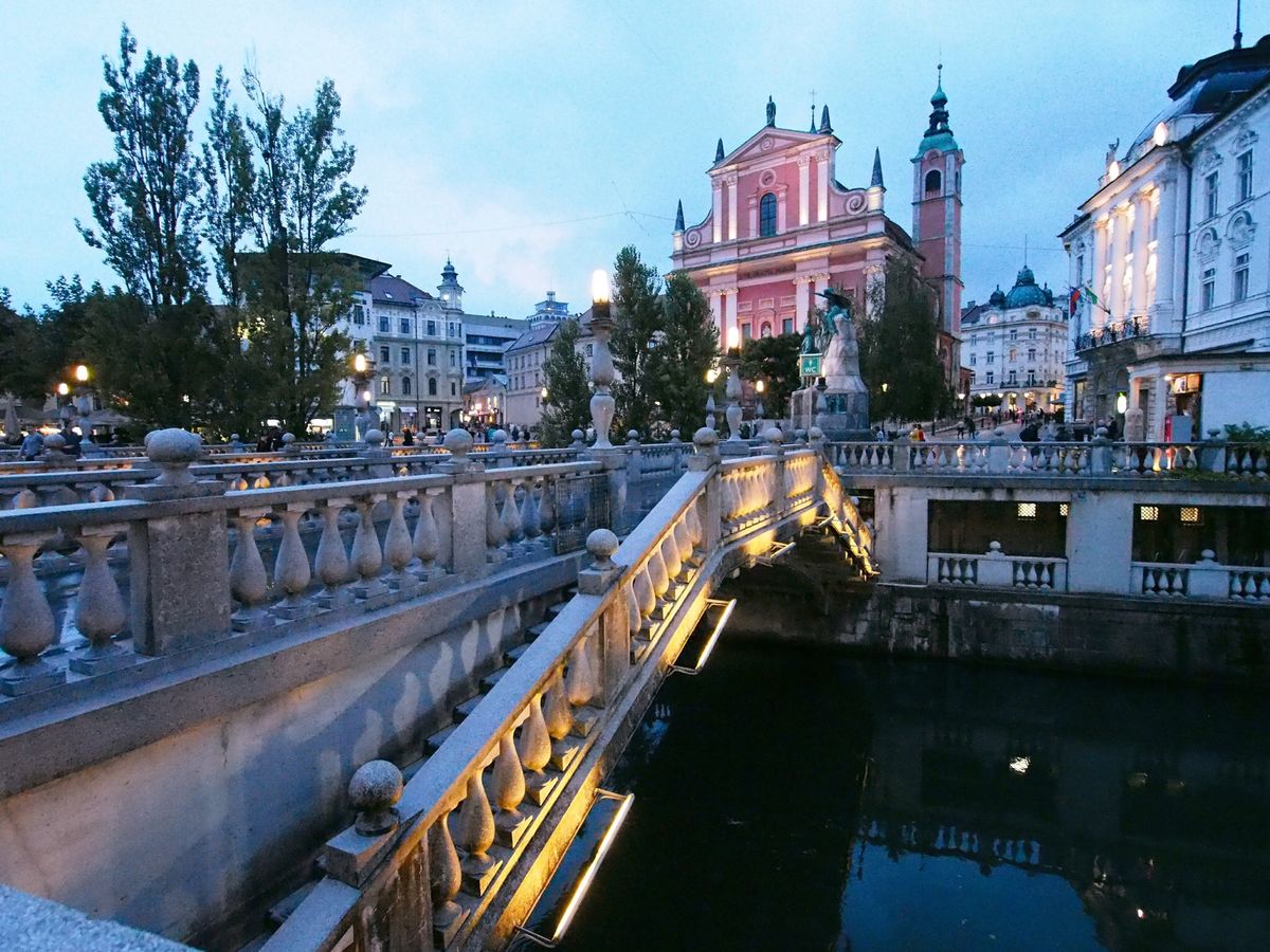 雨のリュブリャナは雰囲気があって素敵な街でした！