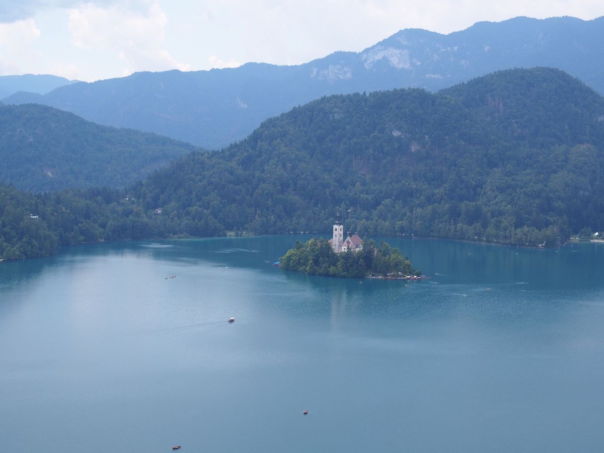 雨のリュブリャナは雰囲気があって素敵な街でした！