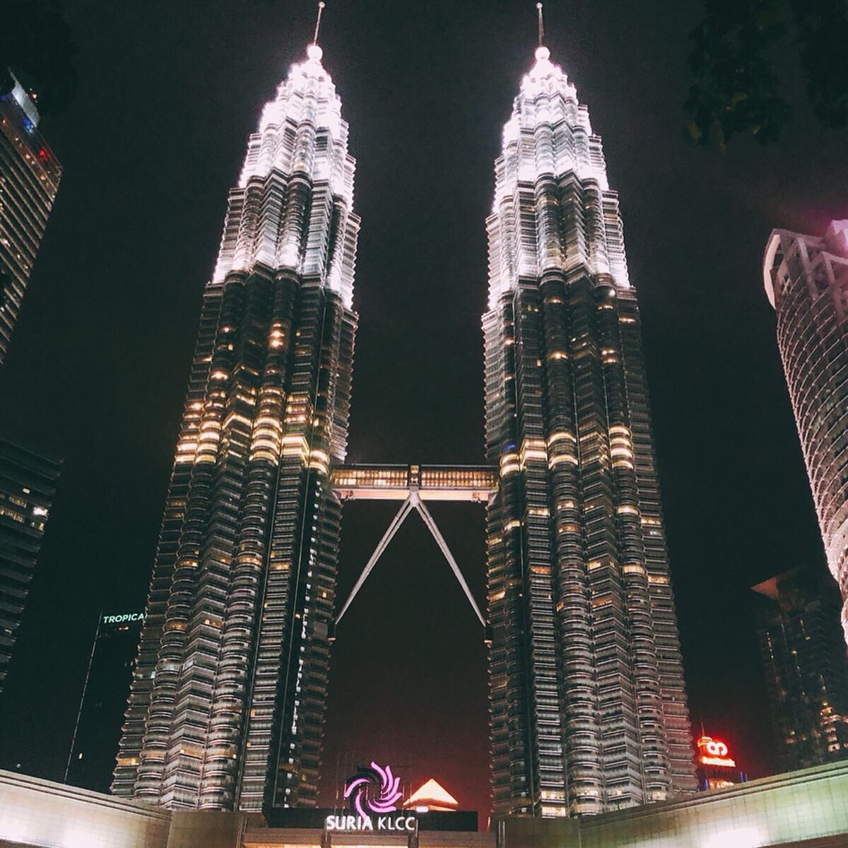 クアラルンプールは想像していたよりもだいぶ都会だった。ホテルが安いのでシャ...