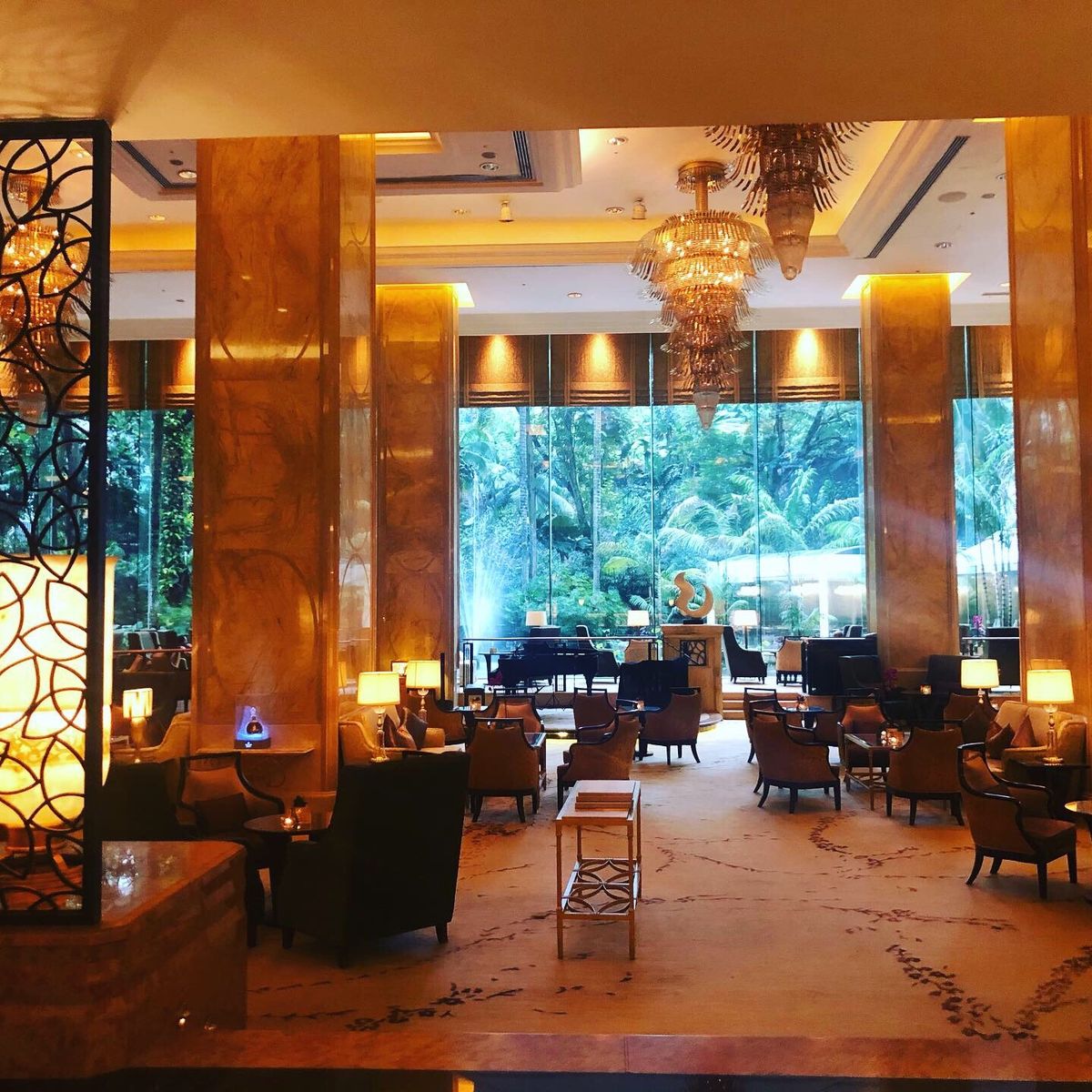 クアラルンプールは想像していたよりもだいぶ都会だった。ホテルが安いのでシャ...