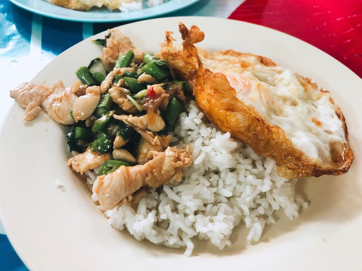 食べ物の写真しかなかった。。この中で一番高価なのはパンケーキ。ロッティ好き...