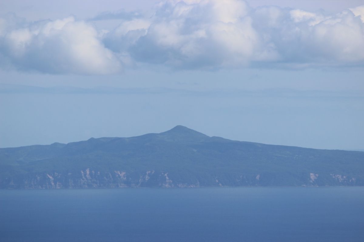 知床峠
国後島がすぐそこに