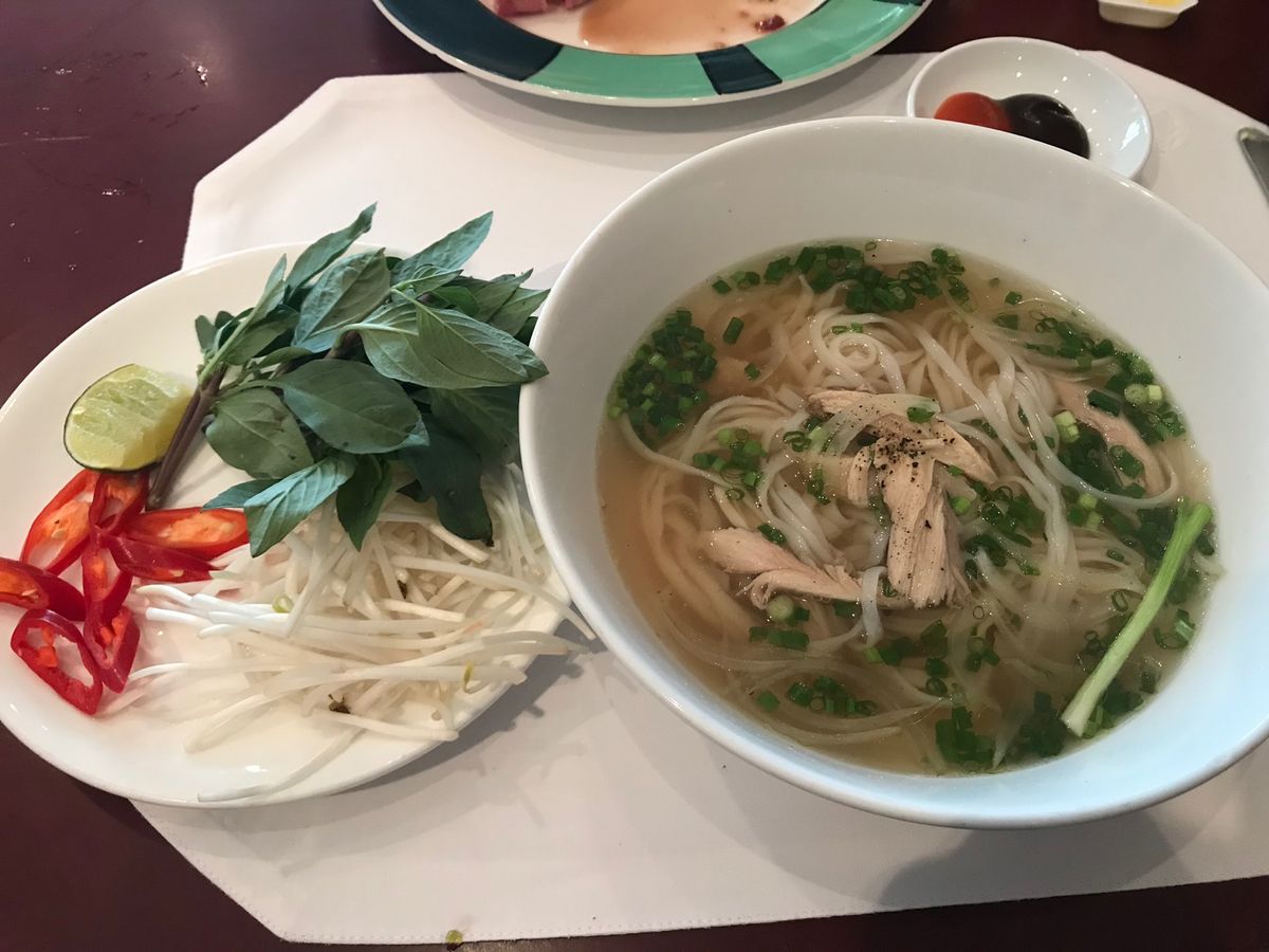 ホーチミングルメ
フォーとフランス料理
パンが美味しい