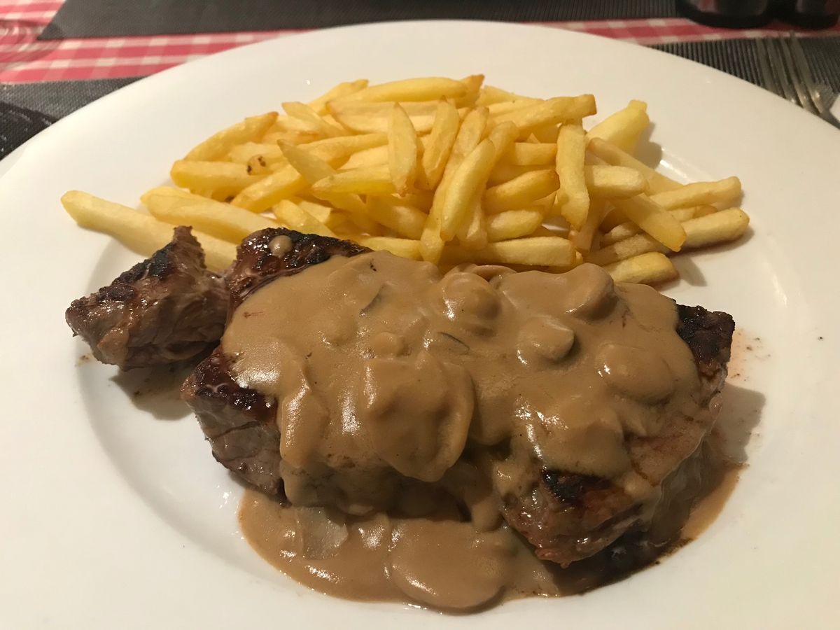 ホーチミングルメ
フォーとフランス料理
パンが美味しい