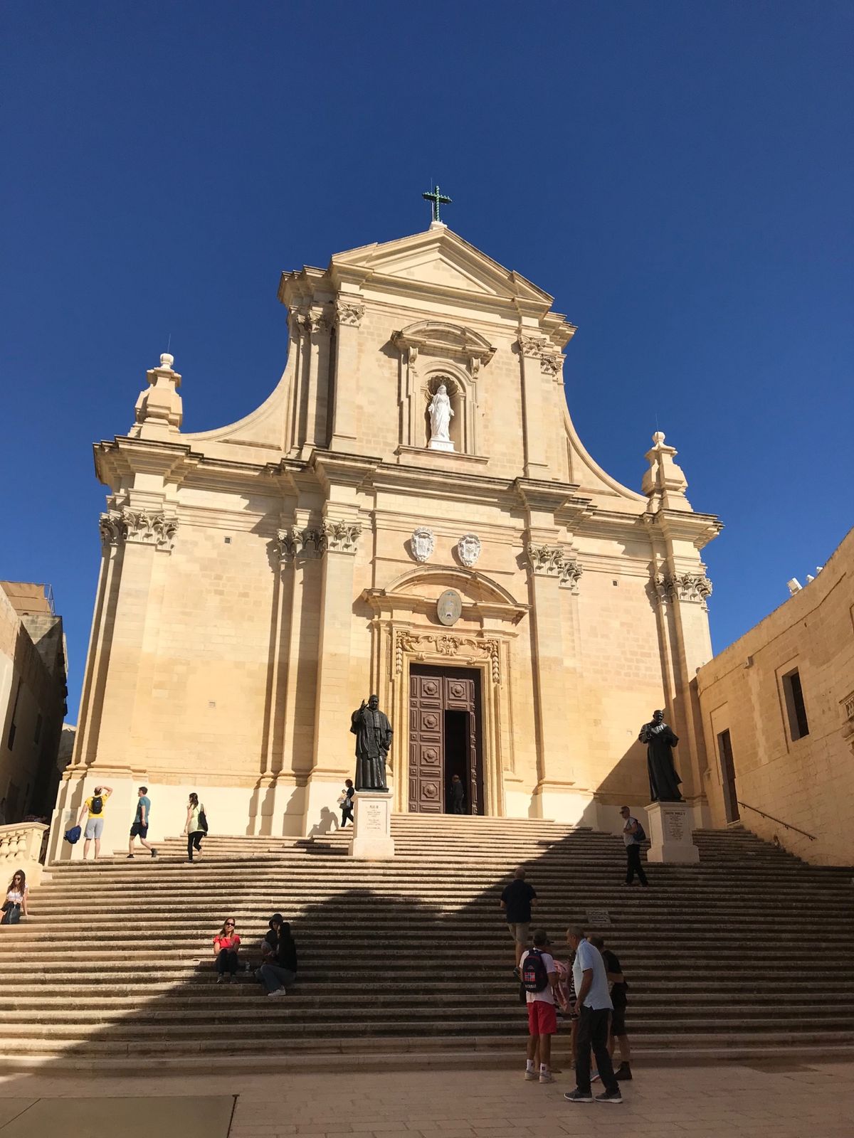 ゴゾ島
マルタ島から船で2時間ほどの歴史ある島