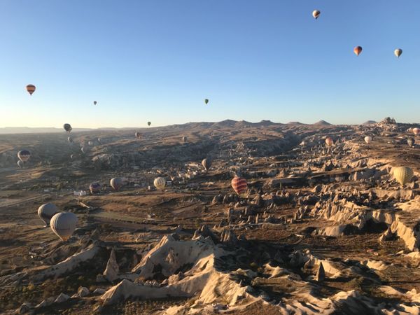 トルコ・イスタンブール「トルコ カッパドキアとイスタンブールの旅」の写真：カッパドキアで念願の気球に乗りました。