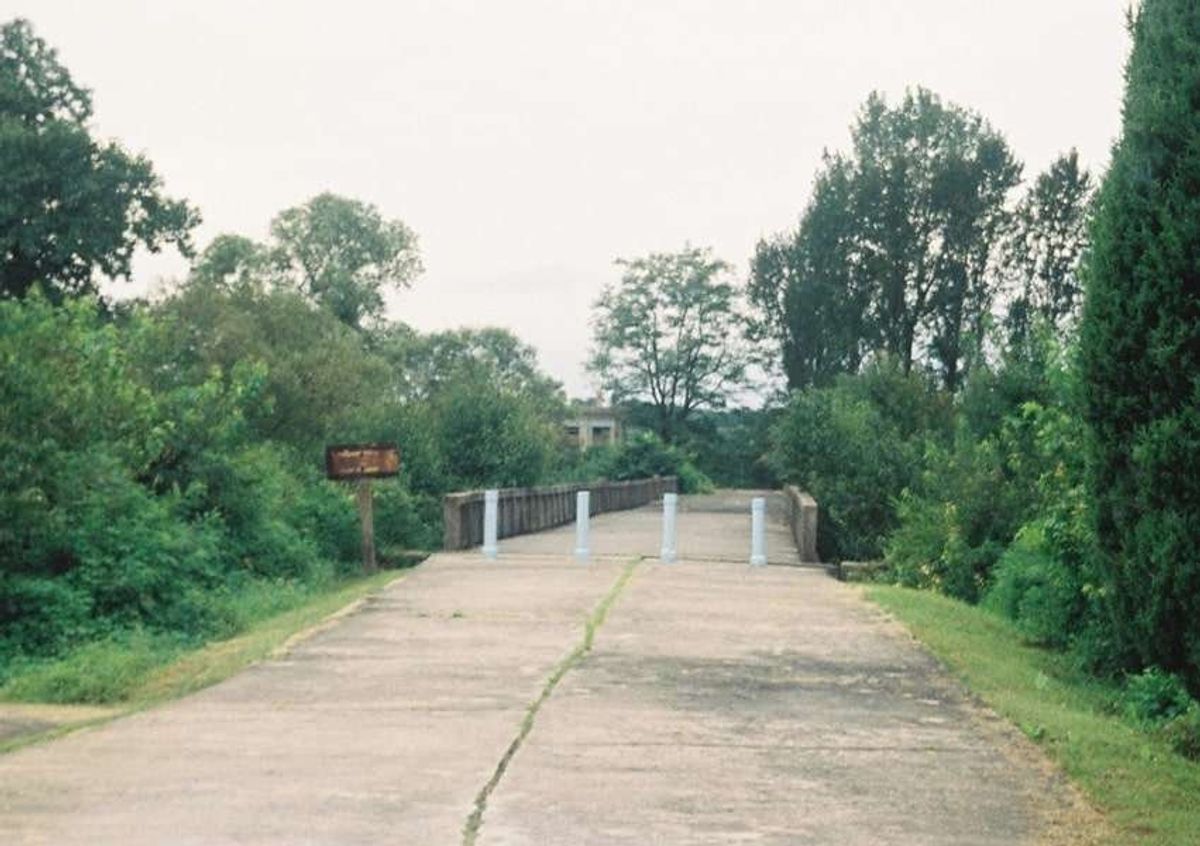 帰らざる橋と呼ばれる、沙川橋。
朝鮮戦争停戦後の捕虜交換が行われた。
南北...