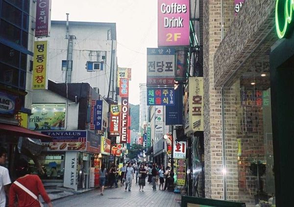 大韓民国 (韓国)・ソウル「2003年 韓国 軍事境界線～朝鮮戦争の爪痕と反日教育の前線を見る」の写真：明洞