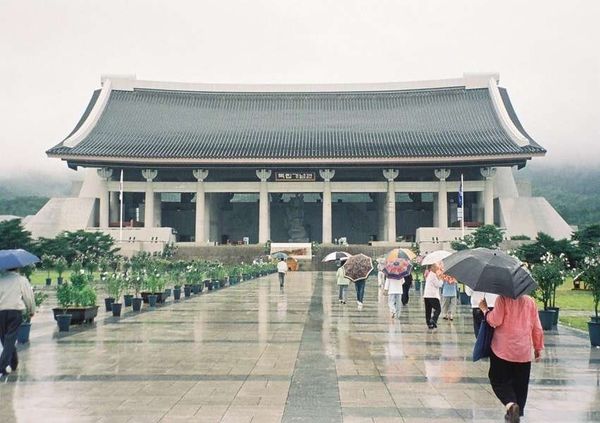 大韓民国 (韓国)・ソウル「2003年 韓国 軍事境界線～朝鮮戦争の爪痕と反日教育の前線を見る」の写真：独立記念館
抗日運動の展示館は大きい。
...