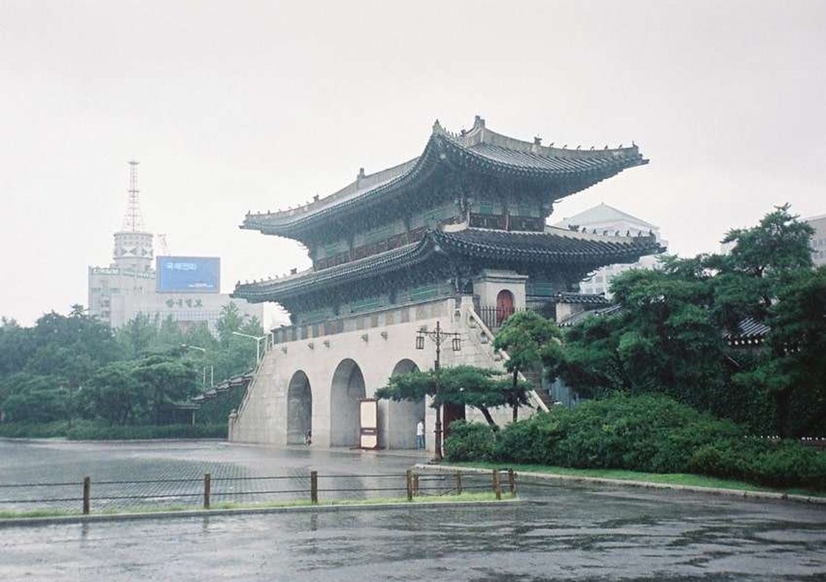 再再建前のソウル市内の光化門