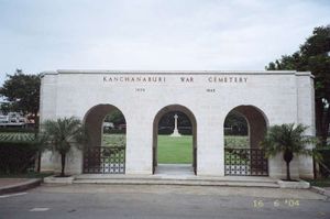 カンチャナブリへ行く。
連合軍共同墓地
対日戦争の戦死者

旧日本軍陸軍に...