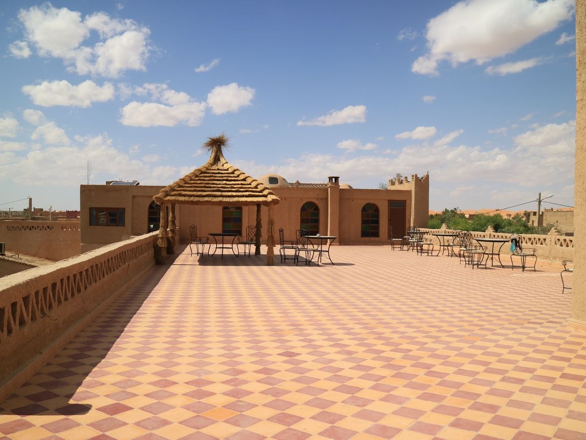 そして旅のメイン、メルズーガへ移動。ここのゲストハウスではビールが飲めました🍺