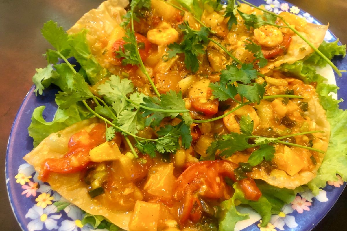 ホイアン飯その2！
トゥボン川沿いのQuran via heで灯籠流し眺め...