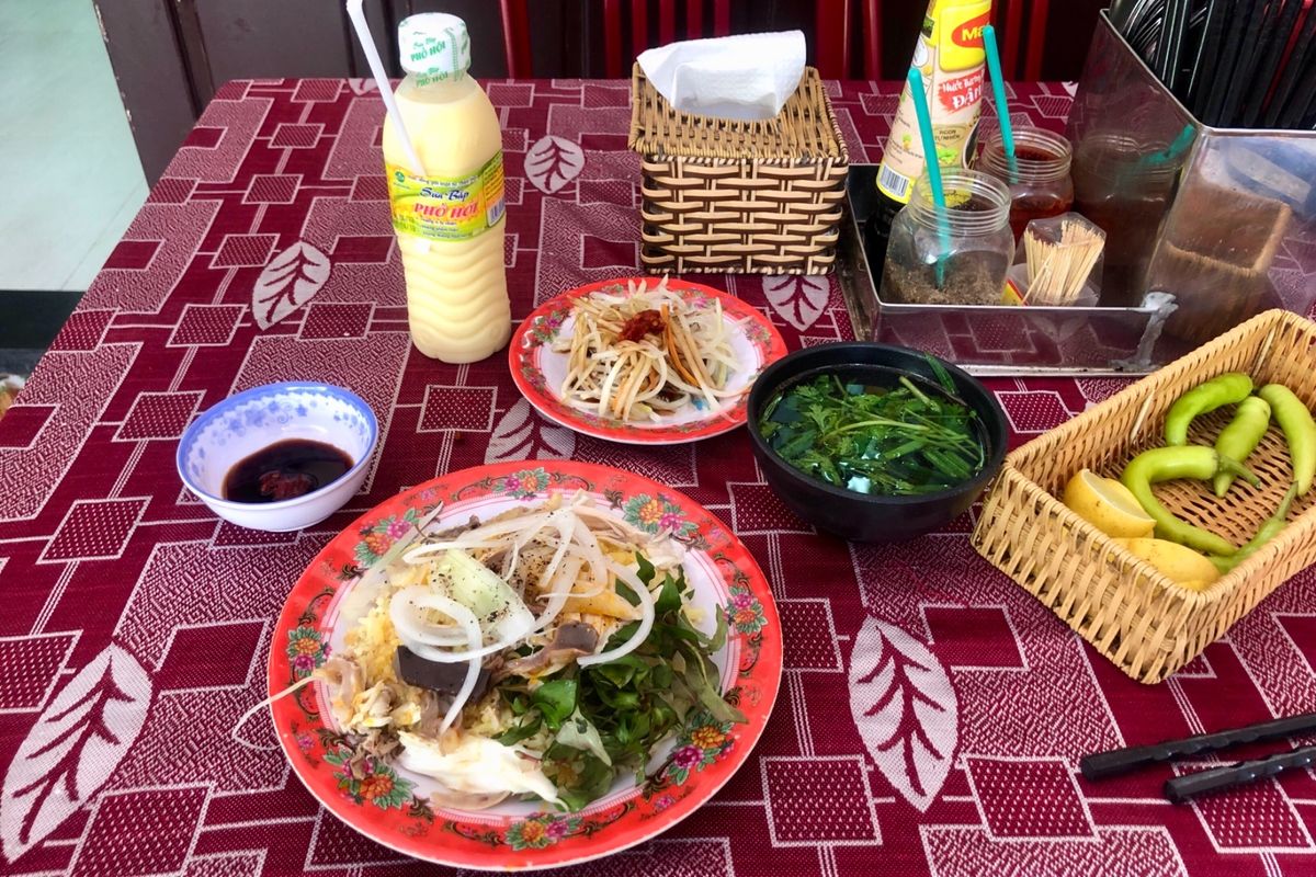 ホイアン飯その2！
トゥボン川沿いのQuran via heで灯籠流し眺め...