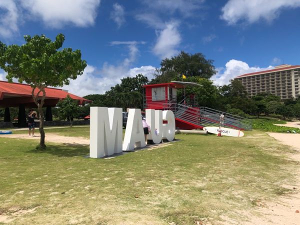 グアム・タモン「グアム、遅れてきた夏休み」の写真：インスタ映えスポット

海綺麗だけど裸足...