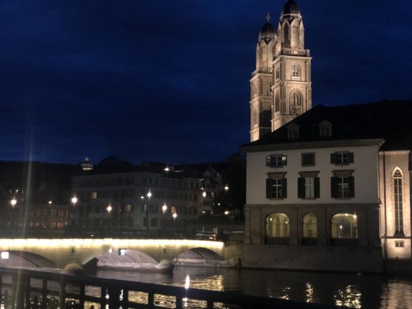 スイス・チューリッヒ「スイスの旅」の写真：夜のチューリッヒ