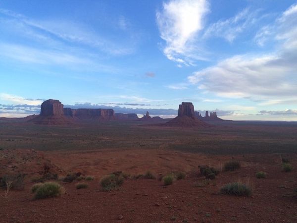 アメリカ(米国)・ホースシューベンド、モニュメントバレー、アンテロープキャニオン、レイクパウエル、レインボーブリッジ、セドナ「America🇺🇸グランドサークル」の写真：モニュメントバレー★