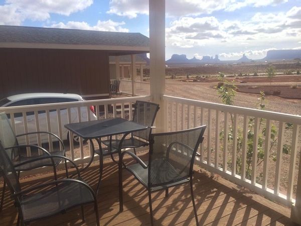 アメリカ(米国)・ホースシューベンド、モニュメントバレー、アンテロープキャニオン、レイクパウエル、レインボーブリッジ、セドナ「America🇺🇸グランドサークル」の写真：モニュメントバレーが見えるロッジに宿泊★