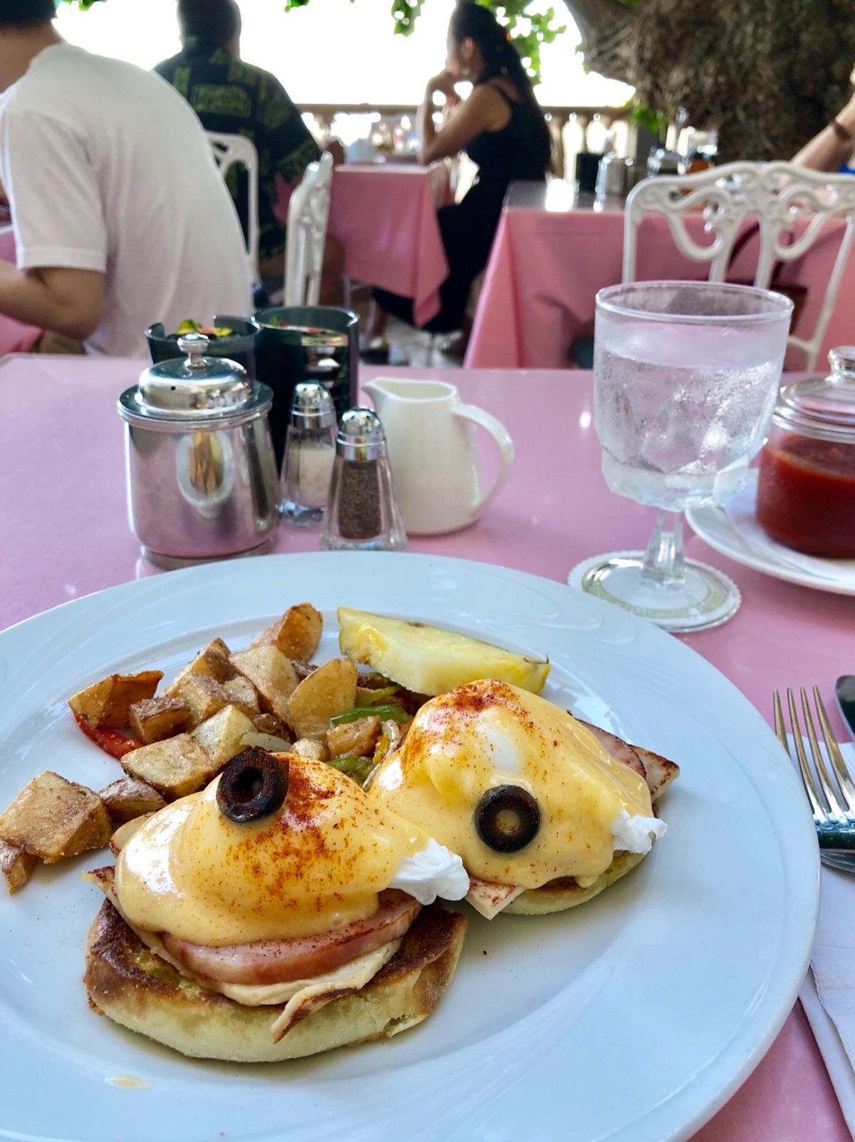 ハワイで食べた物シリーズ
①ハウツリーラナイ のエッグベネディクト
②...