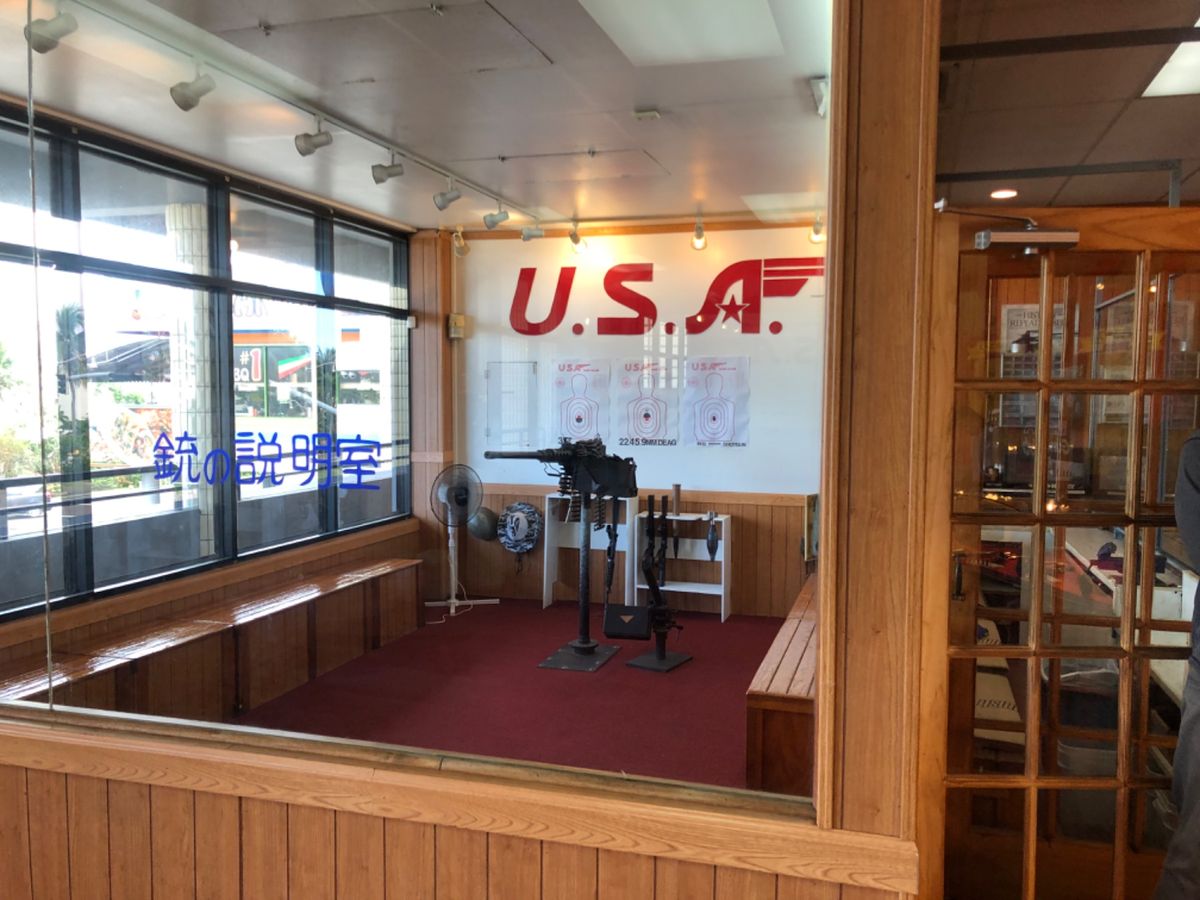 射撃場

銃の反動がすごくいい年して叫んでしまった。。
