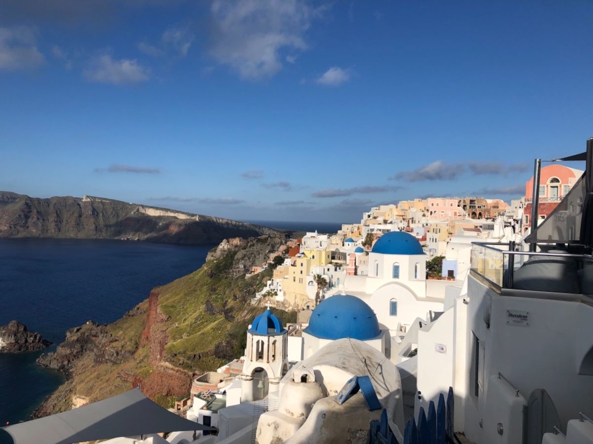 時間で姿が変わるイアの街。そしてジェラートがめちゃめちゃ美味しかった。