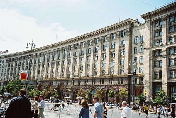 ウクライナ・キエフ「2005年 ウクライナ オレンジ革命直後 ユーシェンコ政権下のキエフ」の写真:独立広場を通るフレシチャーティク通りの中...