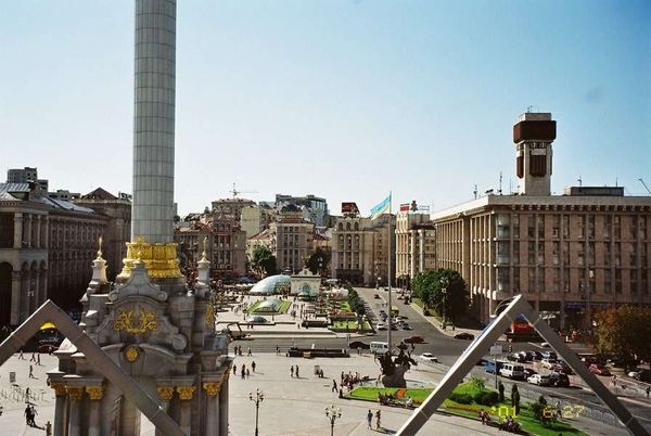 ウクライナ・キエフ「2005年 ウクライナ オレンジ革命直後 ユーシェンコ政権下のキエフ」の写真:独立広場
日本のニュースでもよく見かける