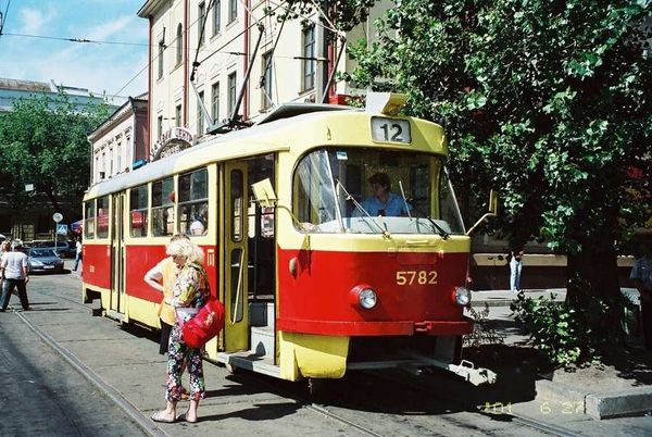 ウクライナ・キエフ「2005年 ウクライナ オレンジ革命直後 ユーシェンコ政権下のキエフ」の写真:旧ソ連式のキエフ市電