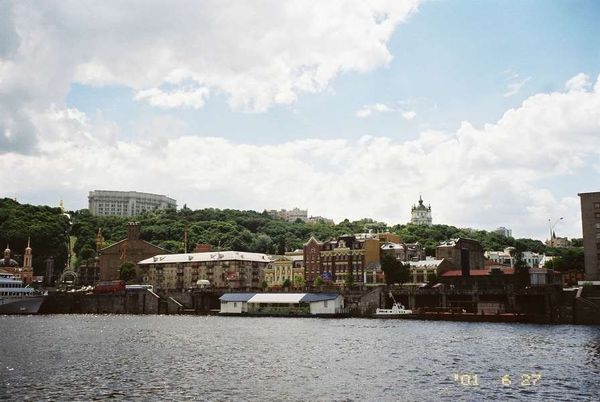 ウクライナ・キエフ「2005年 ウクライナ オレンジ革命直後 ユーシェンコ政権下のキエフ」の写真:ドニエプル川遊覧船より