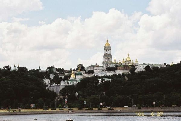 ウクライナ・キエフ「2005年 ウクライナ オレンジ革命直後 ユーシェンコ政権下のキエフ」の写真:ヴィードゥビチ修道院