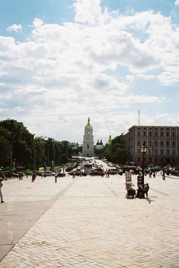 ウクライナ・キエフ「2005年 ウクライナ オレンジ革命直後 ユーシェンコ政権下のキエフ」の写真:聖ムィハイール黄金ドーム修道院前から聖ソ...