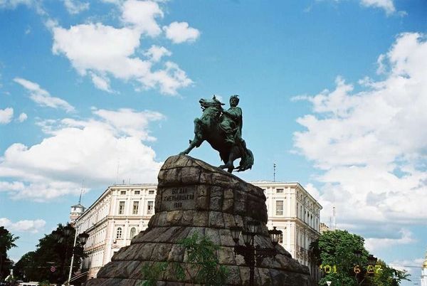 ウクライナ・キエフ「2005年 ウクライナ オレンジ革命直後 ユーシェンコ政権下のキエフ」の写真:Statue of Bohdan Khm...