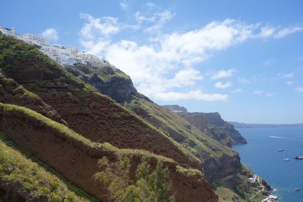 ギリシャ・アテネ「2019年GW ロンドン&ギリシャ」の写真：全然違った姿のティア。結構繁華街でした。...