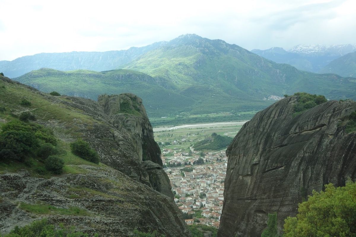 メテオラ。アテネから電車で片道5時間。でも行く価値はある！