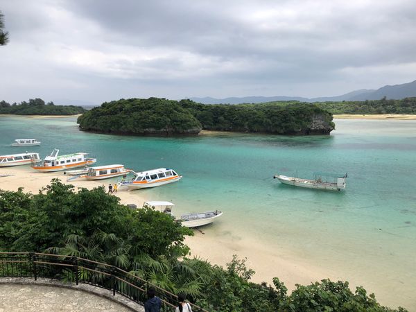 日本・沖縄「沖縄」の写真：川平湾と西表島の星野リゾート。マングロー...