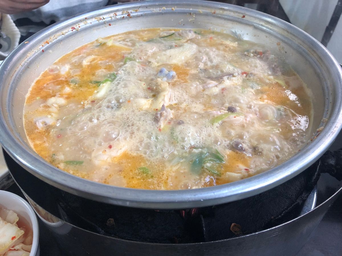 タッカンマリ横丁で見つけた穴場カフェ。貸切。タッカンマリとサムギョプサルが...