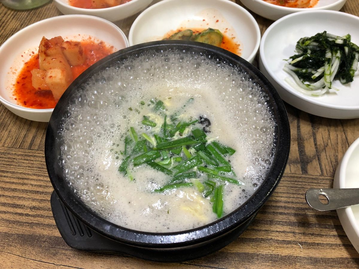 牡蠣のジョンと鮑の炊き込みご飯がめっちゃ美味しかった。あとは見えないけどク...