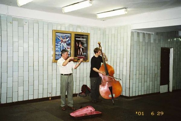 ロシア連邦・モスクワ「2005年 ロシア　過去の共産主義の凝縮、モスクワ市内散策 」の写真：地下道にて